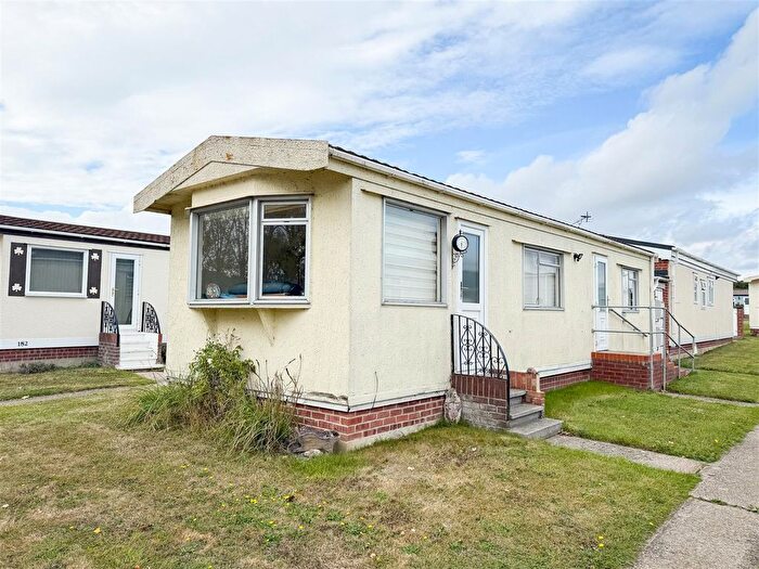 1 Bedroom Mobile/park Home For Sale In Meadowview Park, St Osyth Road East, Little Clacton, CO16