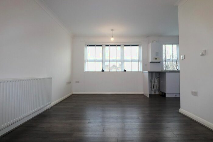 2 Bedroom Flat To Rent In Frindsbury Road, Rochester, ME2