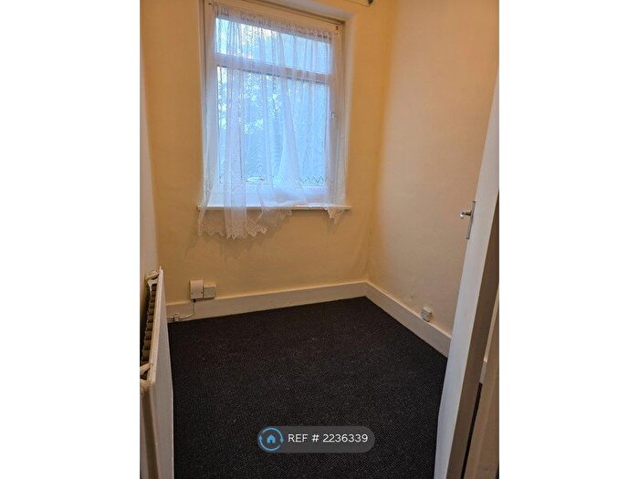 4 Bedroom Semi-Detached House To Rent In Mawney Road, Romford, RM7