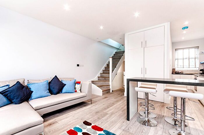 3 Bedroom Flat To Rent In Antrobus Road, Chiswick, London, W4