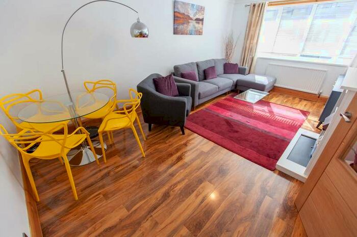 3 Bedroom Flat To Rent In Adlington Street, L3 2bn,