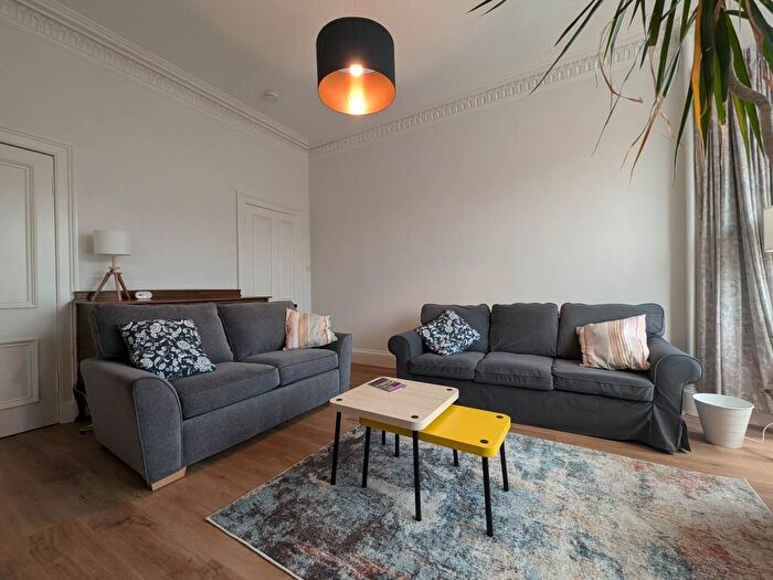 2 Bedroom Flat To Rent In Leslie Place, Edinburgh, EH4