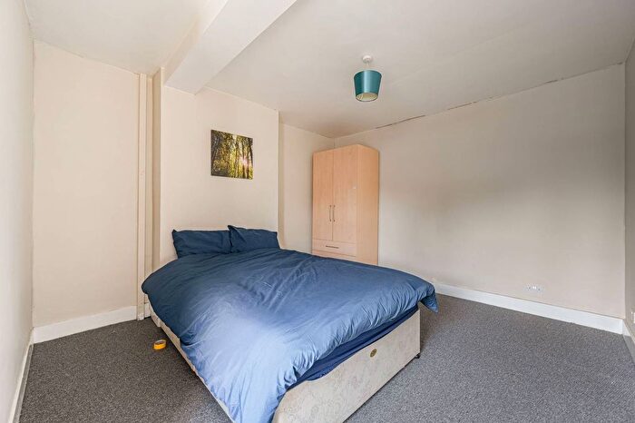 2 Bedroom Flat To Rent In Bramshot Avenue, Charlton, London, SE7