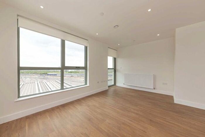 1 Bedroom Flat To Rent In Green Street, Willesden Junction, NW10