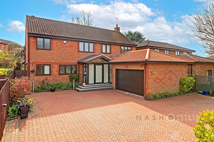 5 Bedroom Detached House For Sale In Colesbourne Drive, Milton Keynes, MK15