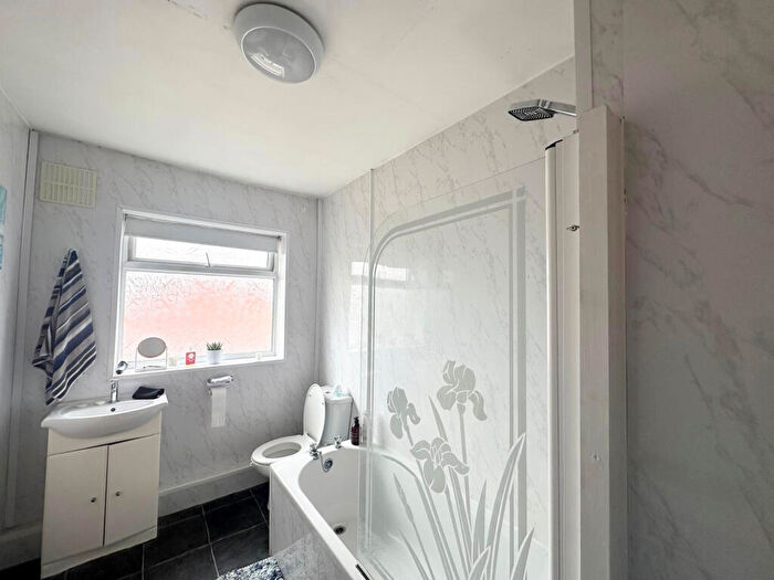 2 Bedroom Apartment To Rent In Manor Court, Clifton Drive North, Lytham St. Annes, Lancashire, FY8
