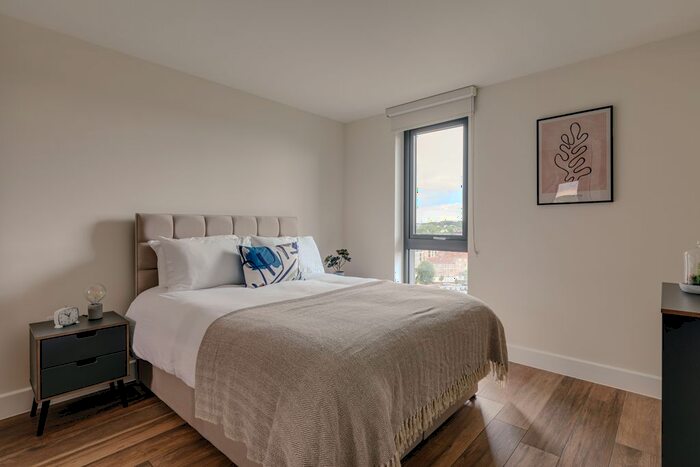 2 Bedroom Flat To Rent In Copperas Street, London, SE8