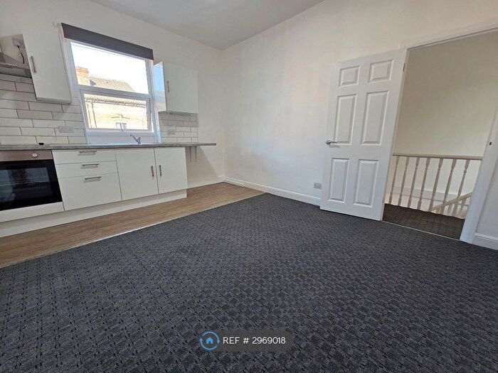 2 Bedroom Flat To Rent In Regent St, Wakefield, WF1