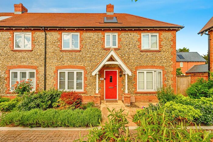 3 Bedroom Semi Detached House For Sale In Farm End, Hemel Hempstead, HP2