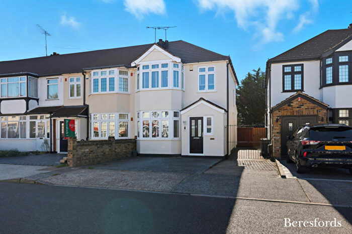 3 Bedroom End Of Terrace House For Sale In Amery Gardens, Gidea Park, RM2