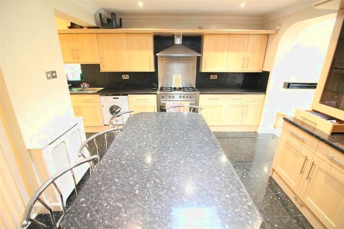 4 Bedroom End Of Terrace House To Rent In Byron Avenue, Hounslow, TW4
