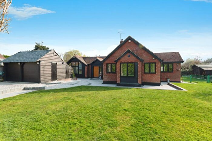3 Bedroom Detached House For Sale In The Chase, Wickford, Essex, SS12