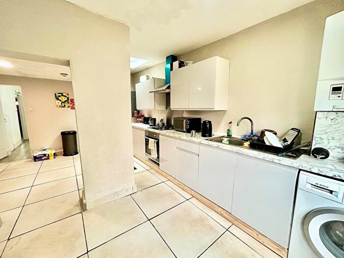 4 Bedroom House To Rent In Morley Road, Plaistow, E15