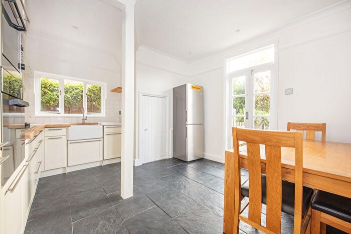 2 Bedroom Maisonette To Rent In Quinton Street, London, SW18