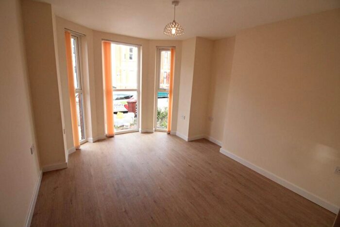 2 Bedroom Flat To Rent In Central Road, West Didsbury, M20