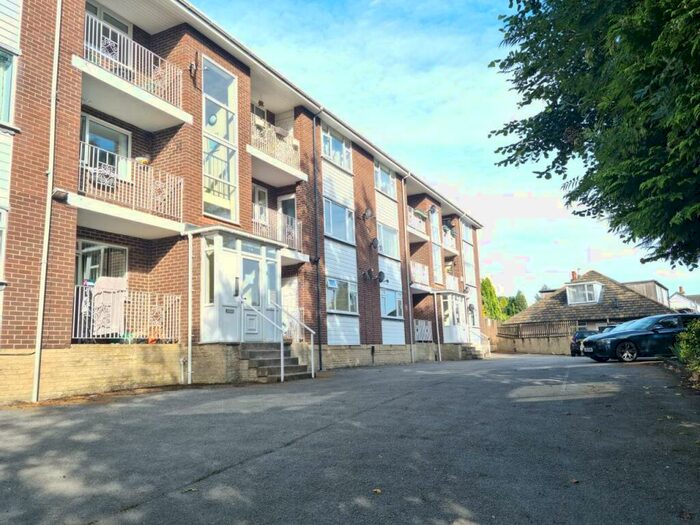 3 Bedroom Flat To Rent In Hazelhurst Court, BD9