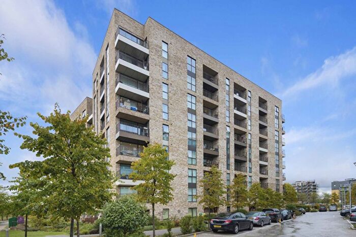 2 Bedroom Flat For Sale In Lakeside Drive, Park Royal, NW10