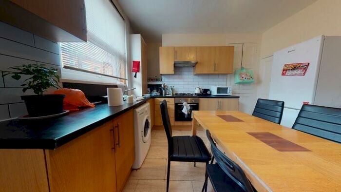4 Bedroom Terraced House To Rent In Thornville Street, Hyde Park, Leeds, LS6