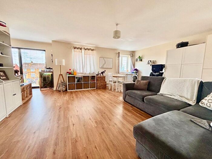 2 Bedroom Flat To Rent In Queens Court, Chichester Close, Rainham, ME8