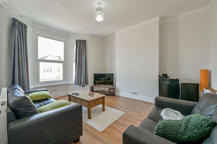 4 Bedroom Flat To Rent In Birkbeck Avenue, Acton, Greater London, Acton, W3