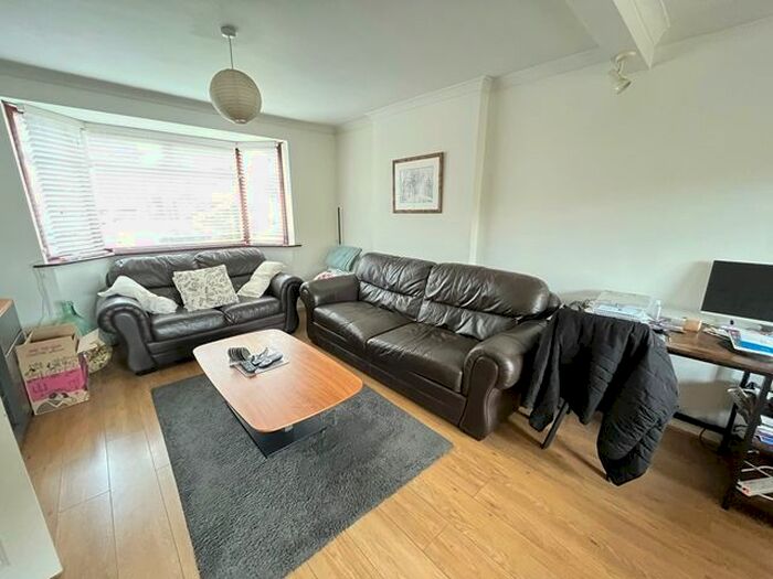 3 Bedroom Semi-Detached House To Rent In Shaldon Drive, Morden, Merton, SM4