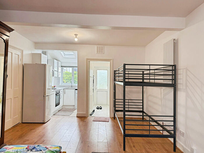 Studio To Rent In Windsor Road, Forest Gate, London, E7