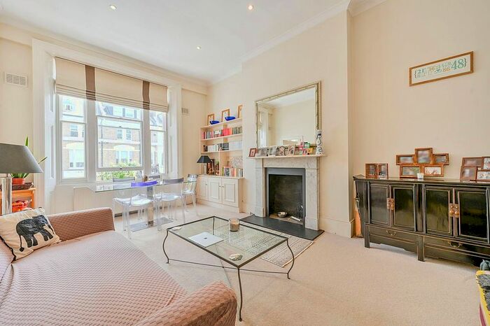 2 Bedroom Flat To Rent In Sinclair Road, Hammersmith, London, W14