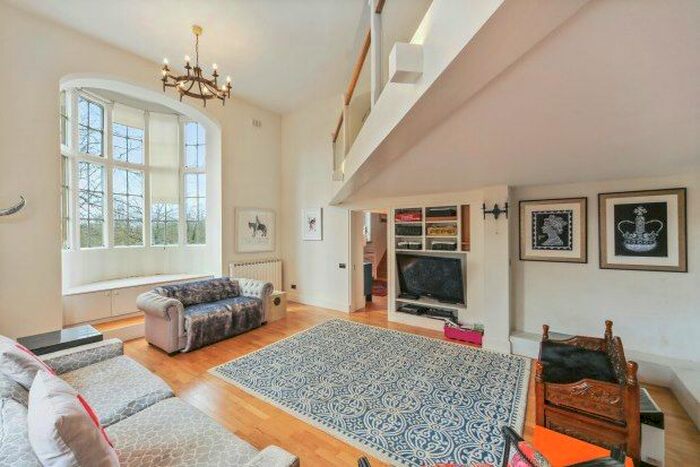 3 Bedroom Flat To Rent In John Archer Way, London, SW18