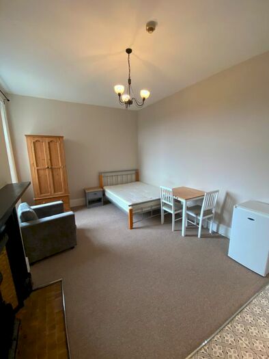 Studio To Rent In Grand Parade, Green Lanes, London N4