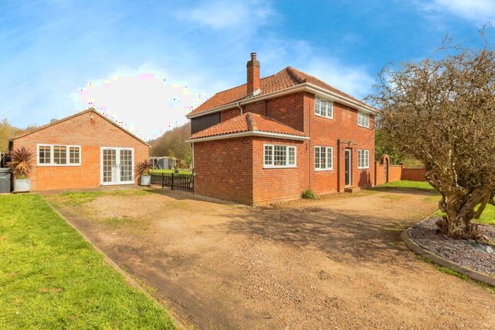 5 Bedroom Detached House For Sale In Norwich Road, Hethersett, Norwich, Norfolk, NR9