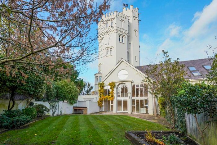 3 Bedroom Town House To Rent In Ruxley Towers, Ruxley Ridge, KT10