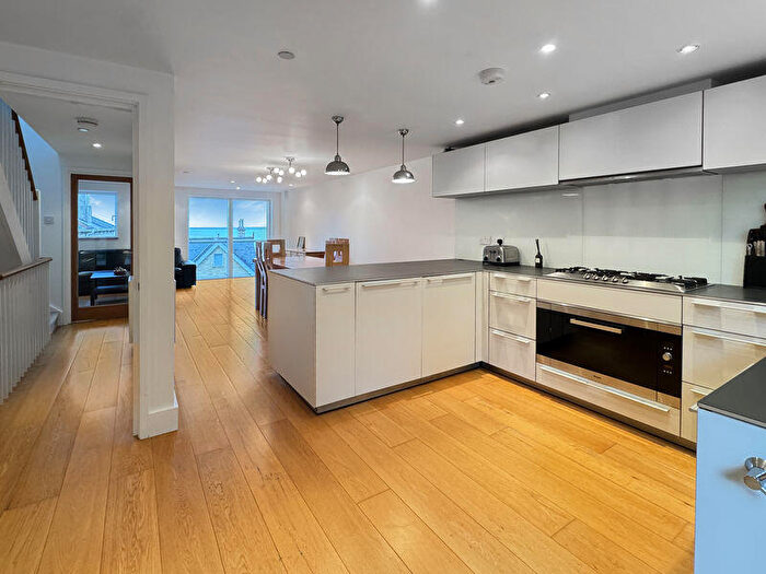 3 Bedroom Terraced House For Sale In Cliff Road, Cowes, PO31