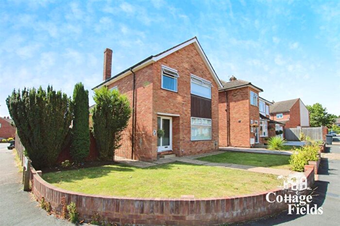 3 Bedroom Detached House To Rent In Ashdown Crescent, Cheshunt, EN8