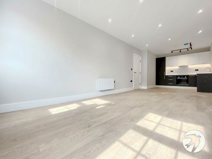 1 Bedroom Flat To Rent In High Street, Chatham, ME4