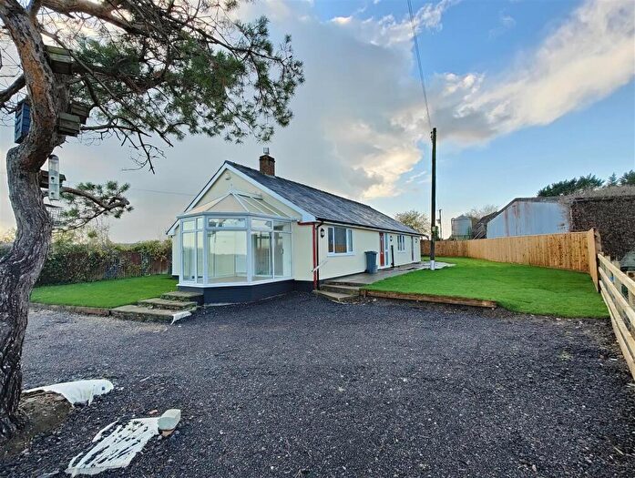 4 Bedroom Detached Bungalow To Rent In Bristol Road, Cambridge, GL2