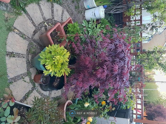 Studio To Rent In Cranford Lane, Hounslow, London, TW5