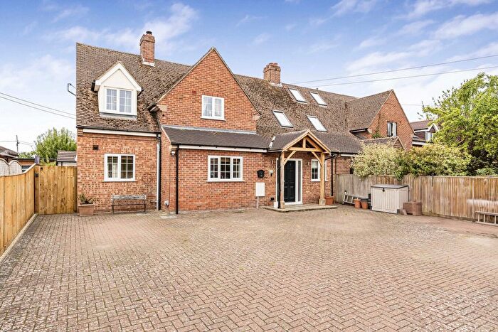 4 Bedroom Semi-Detached House For Sale In Windsor Crescent, East Hagbourne, OX11