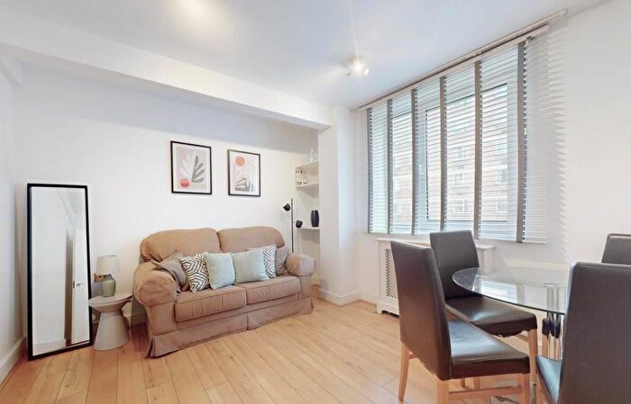 2 Bedroom Apartment To Rent In Gloucester Place, Marylebone, London, W1H