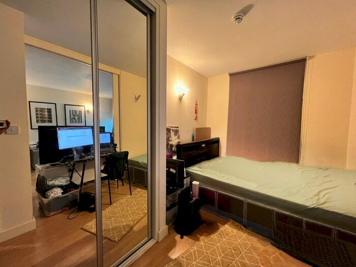 1 Bedroom Flat To Rent In Cardinal Building, Hayes, Hillingdon, UB3