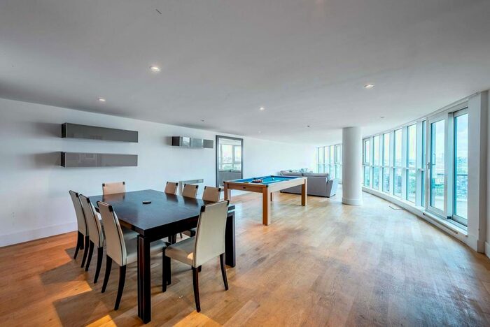 3 Bedroom Flat To Rent In S George Wharf, Vauxhall, London, SW8