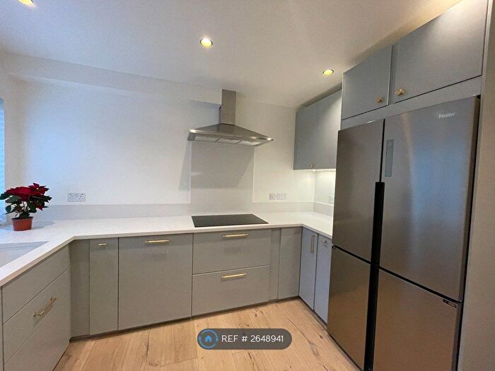 4 Bedroom Terraced House To Rent In Grand Walk, London, E1