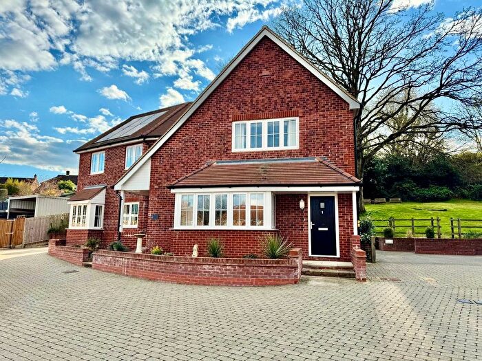 2 Bedroom Flat For Sale In Wyndham Court, Midhurst, West Sussex, GU29