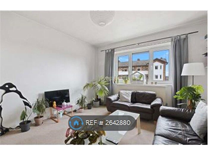 2 Bedroom Flat To Rent In Rogers Estate, London, E2