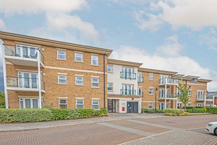 1 Bedroom Flat For Sale In Dyas Road, Lower Sunbury, TW16