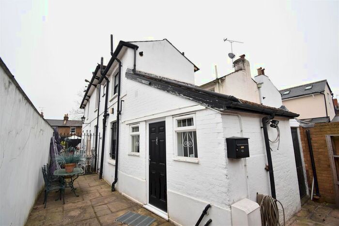 2 Bedroom Maisonette To Rent In Maple Road, Surbiton, KT6