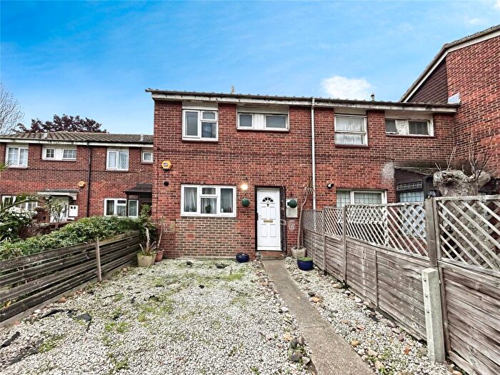 3 Bedroom Terraced House For Sale In Hanover Park, London, SE15