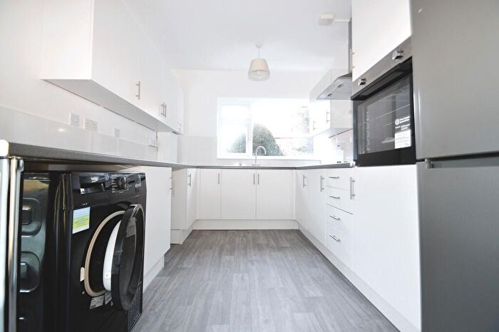 2 Bedroom Apartment To Rent In Kingswood Road, Bromley, BR2