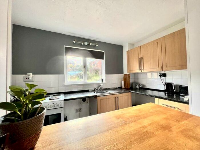 1 Bedroom Apartment To Rent In Highgrove Close, Calne, SN11