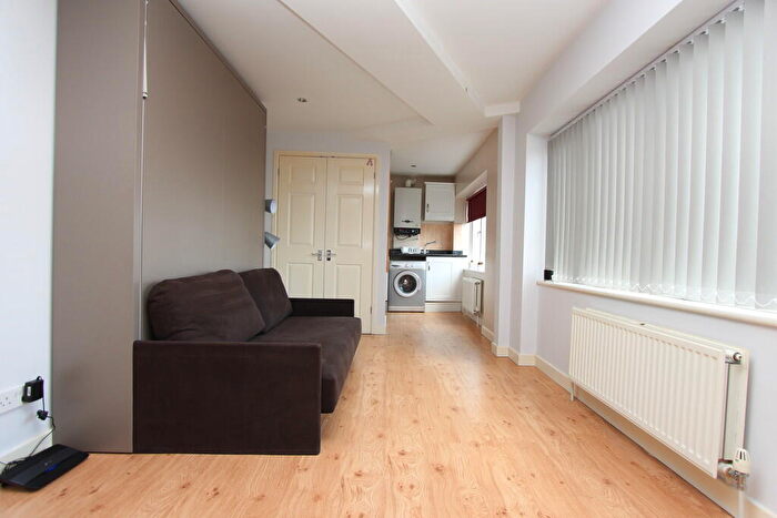 Apartment To Rent In Rayners Lane, Harrow, HA2