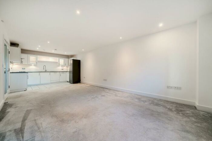 2 Bedroom Flat To Rent In Sherman Road Bromley, BR1